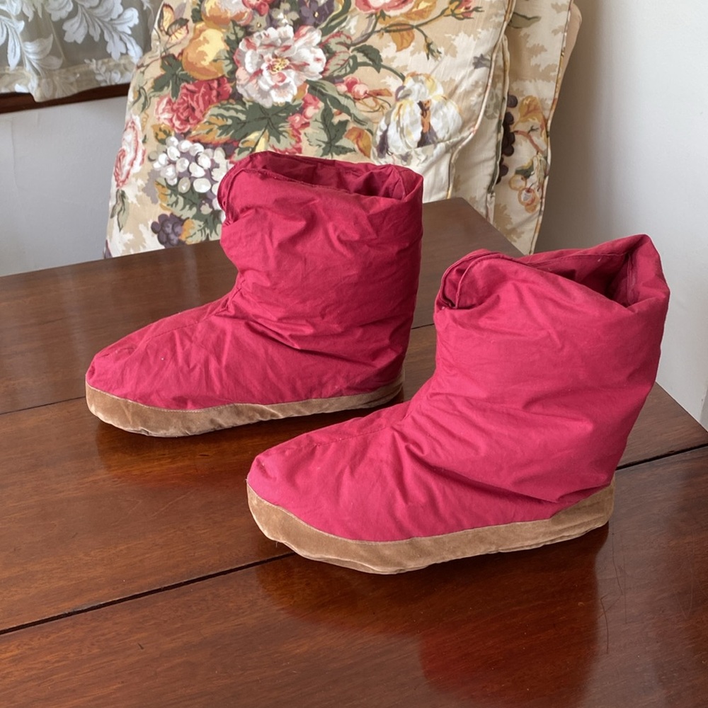 The Company Store Cranberry and Tan Colored Down Booties Slippers Extra Warm S